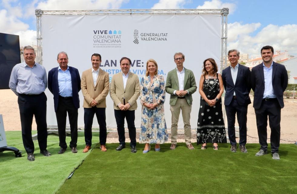 Imagen de Pérez Llorca anuncia el inicio de obras para la construcción de 822 viviendas de protección pública en Torrevieja que serán una realidad en 2028