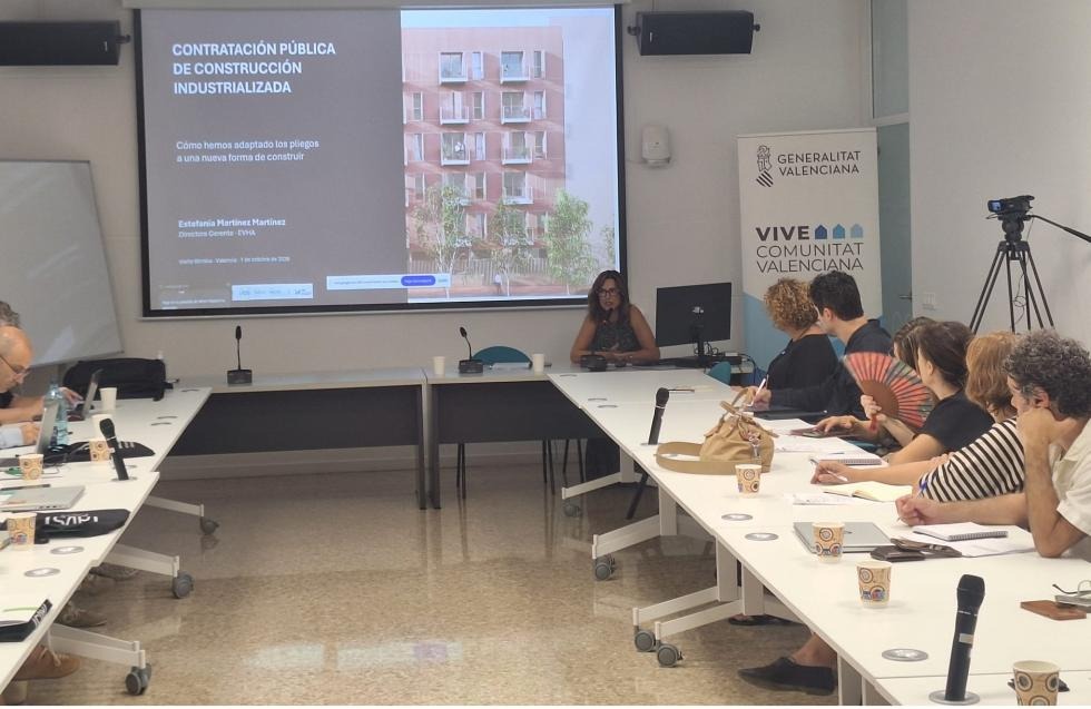Imagen de Empresas públicas de vivienda de País Vasco, Navarra y Melilla visitan València para conocer el modelo pionero de contratación industrializada del Consell